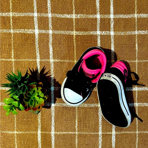 Converse Hightops - Picture 2 of 2